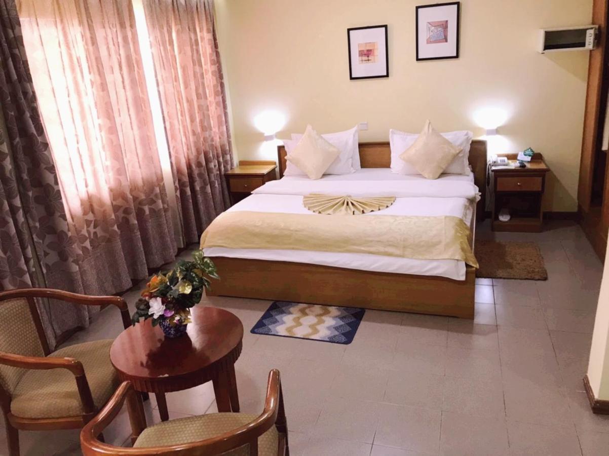 Hotel Marjorie 'Y' Tema Ngoại thất bức ảnh