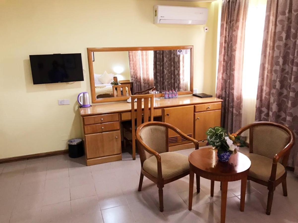 Hotel Marjorie 'Y' Tema Ngoại thất bức ảnh